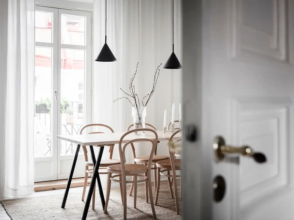 瑞典百年建筑中的温馨家庭公寓设计-13