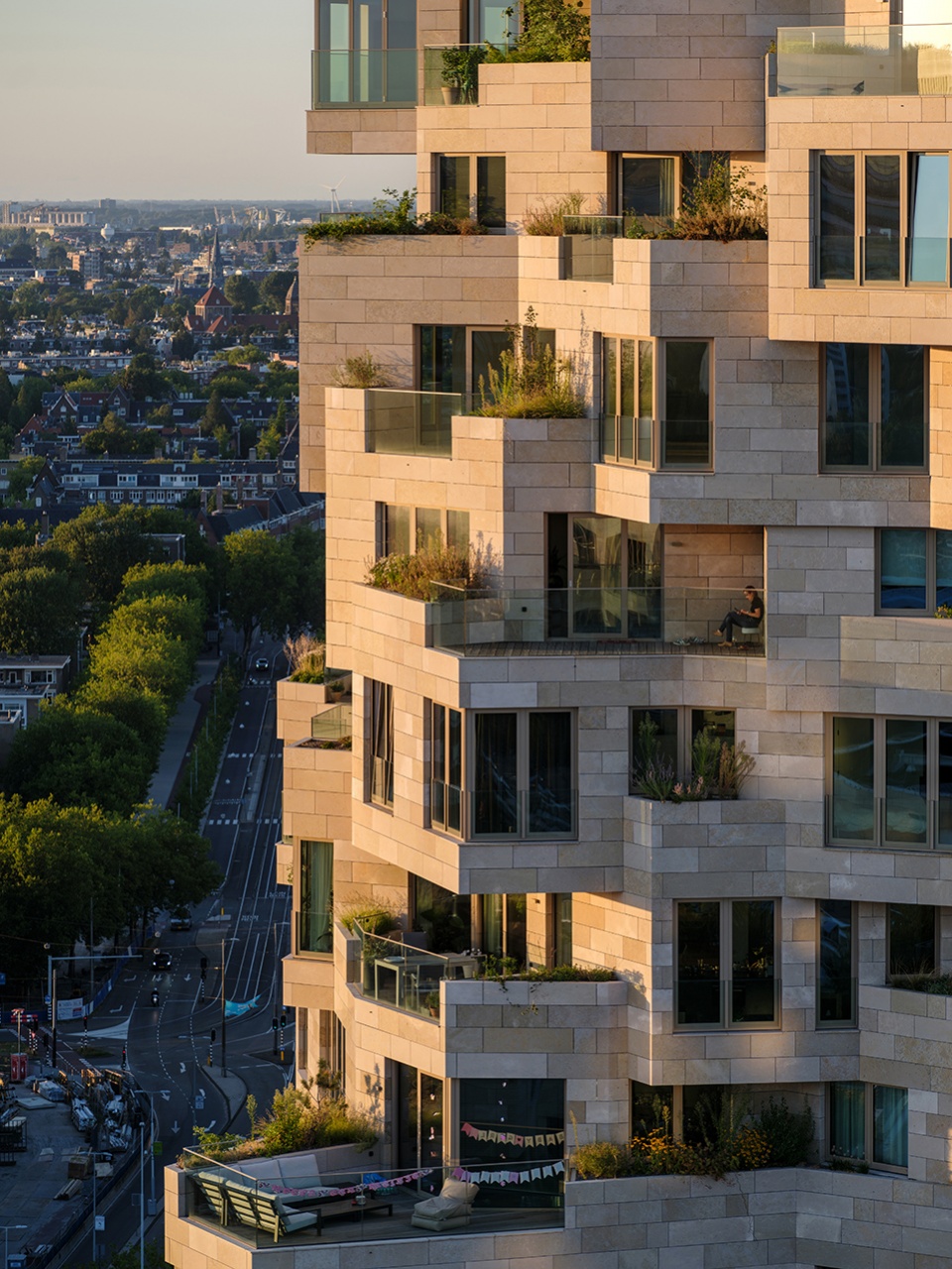 阿姆斯特丹"山谷"综合体 | 绿色与人性并重的建筑奇迹-59