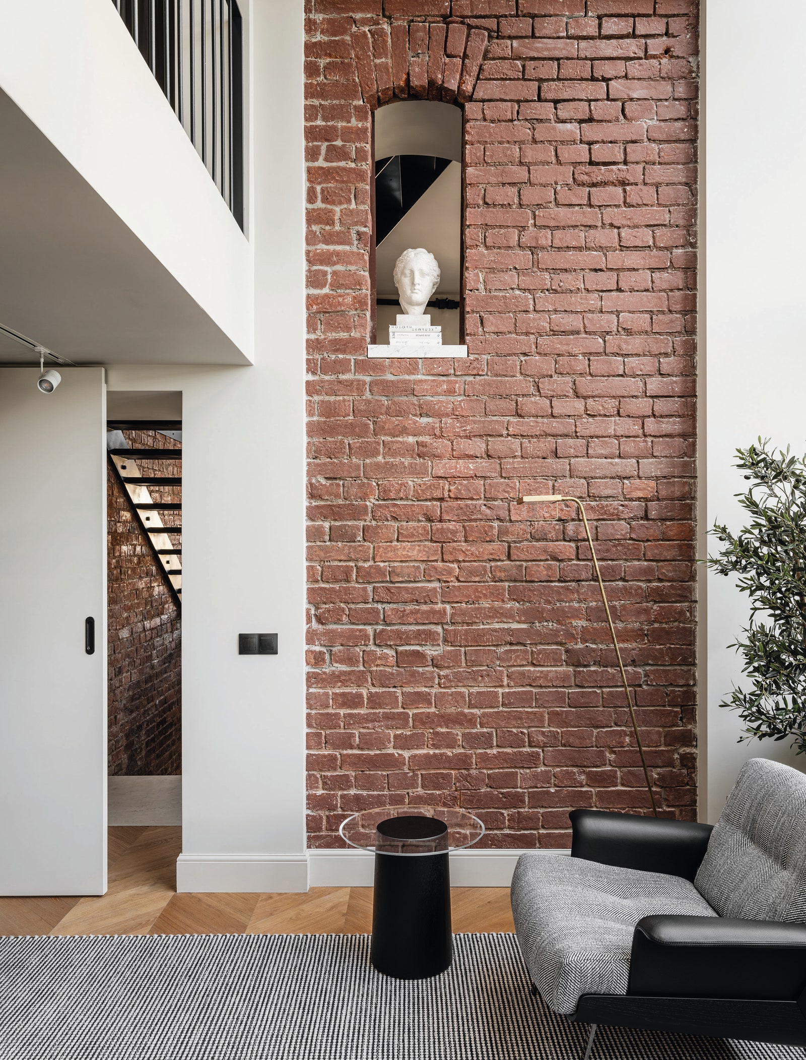 莫斯科市中心鲍里斯·乌博列维奇  博罗夫斯基设计的阁楼丨俄罗斯莫斯科丨鲍里斯·乌博列维奇  博罗夫斯基及其团队-13