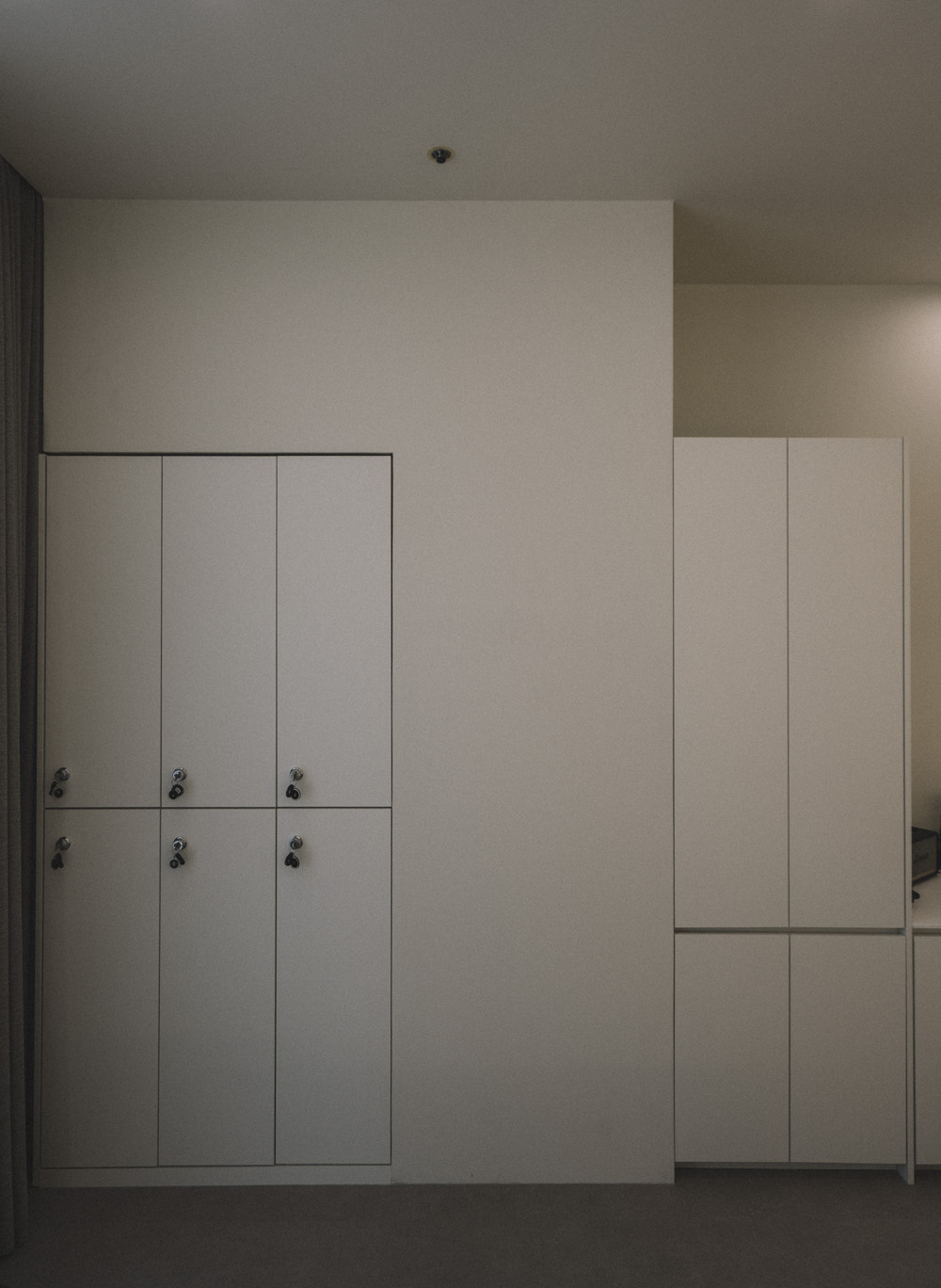 简约时尚 8 平米美妆店设计-15