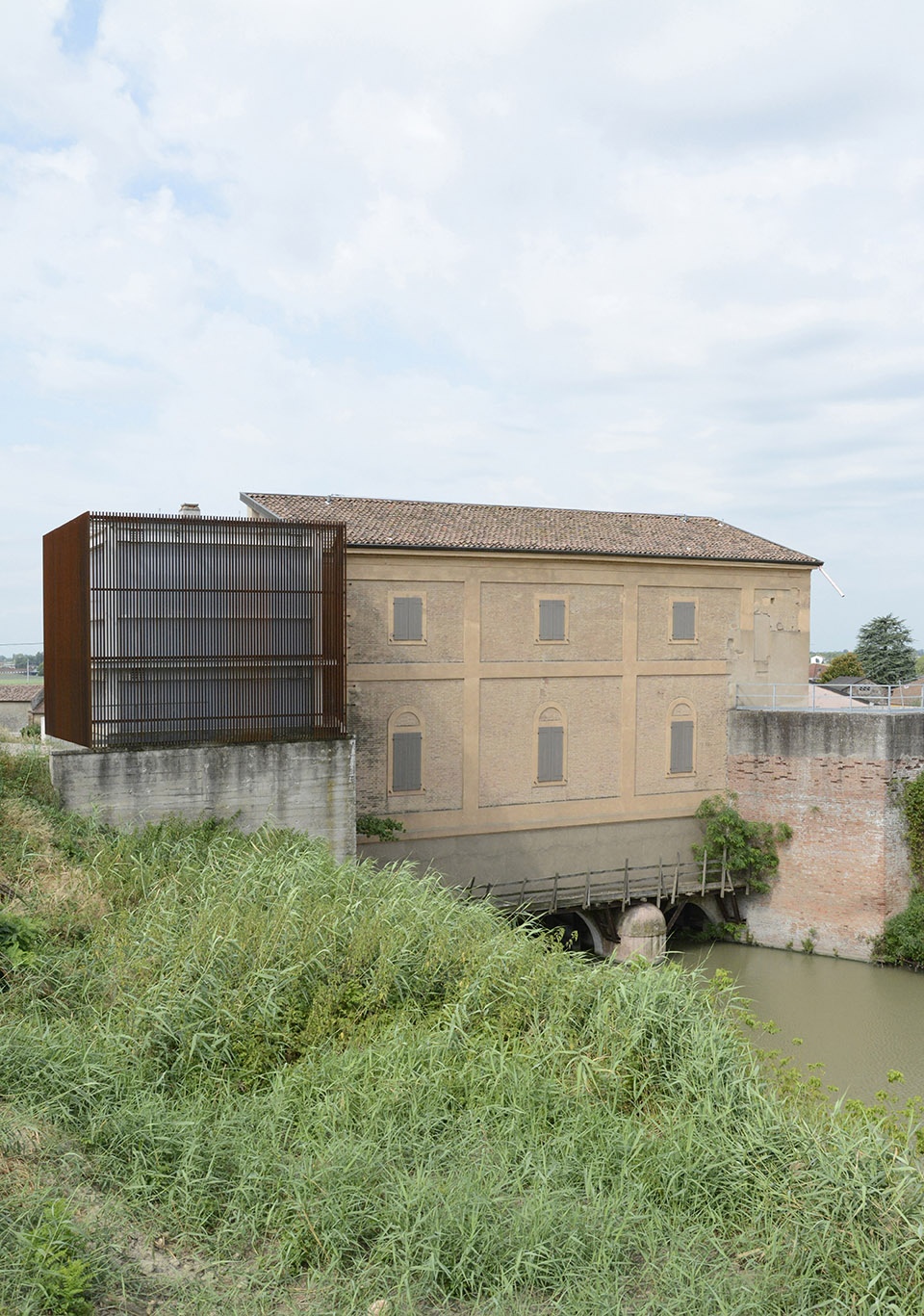 意大利百年建筑的耐候钢复兴-7