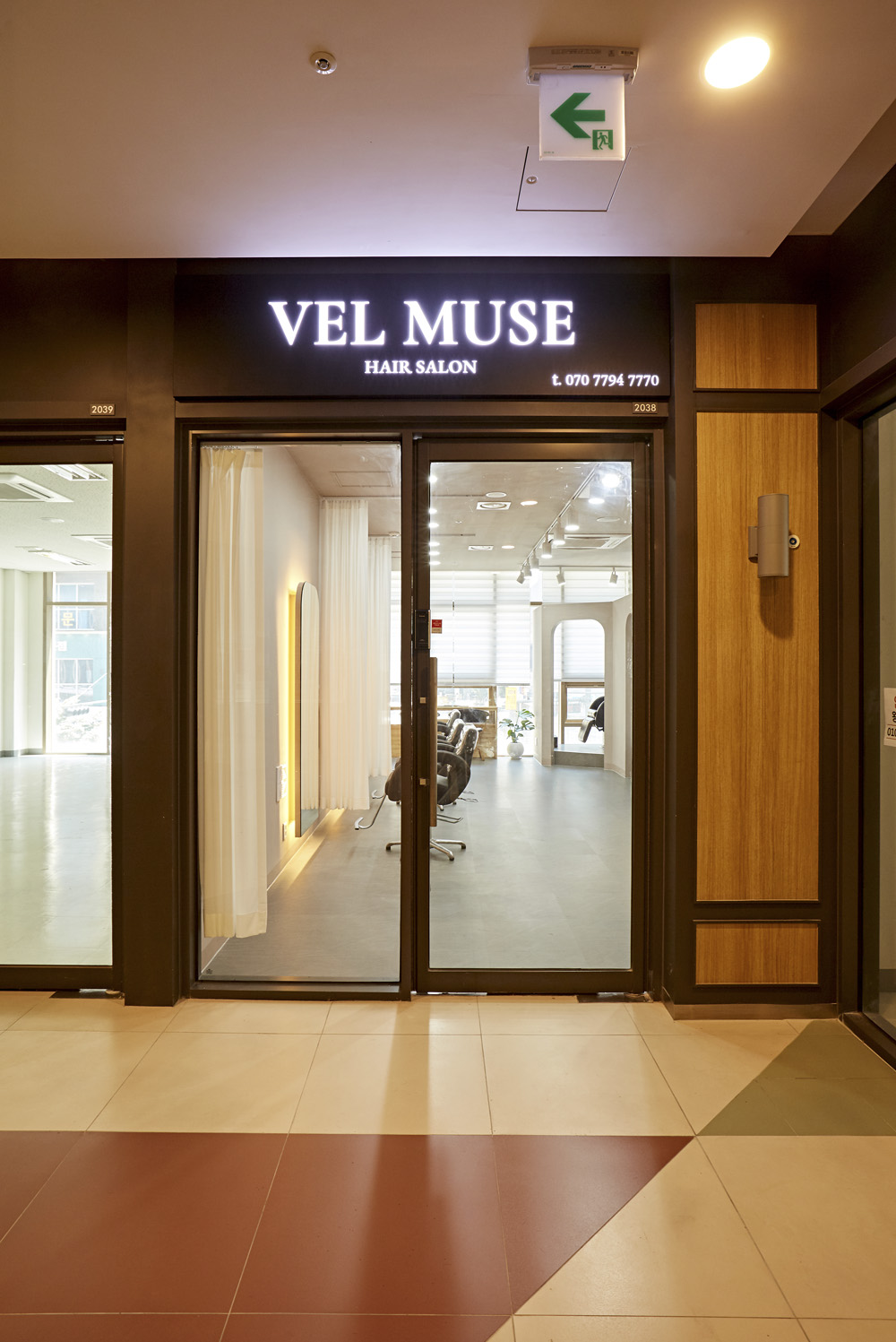 点亮空间之美 | 14 平米美容店的照明设计-18