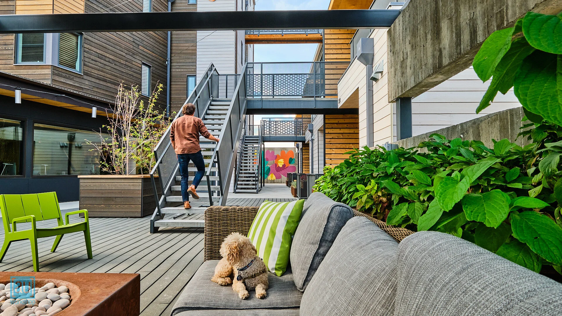 艺术的交融  境·界（这里The E·terior由于E·terior不是常规单词，E可能代表独特概念创造，terior类似interiorexterior词根有内外之意，结合A Confluence of Art整体艺术氛围，推测E·terior是营造独特概念境·界，和艺术的交融在主题上也匹配） -61