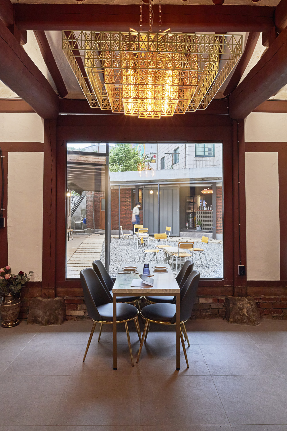 韩式传统房屋改造，打造 40 平米现代艺术餐厅-15