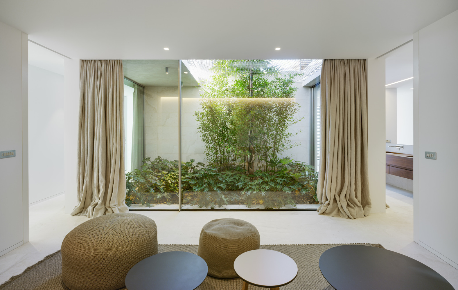 嵌入山体的独特度假屋-13