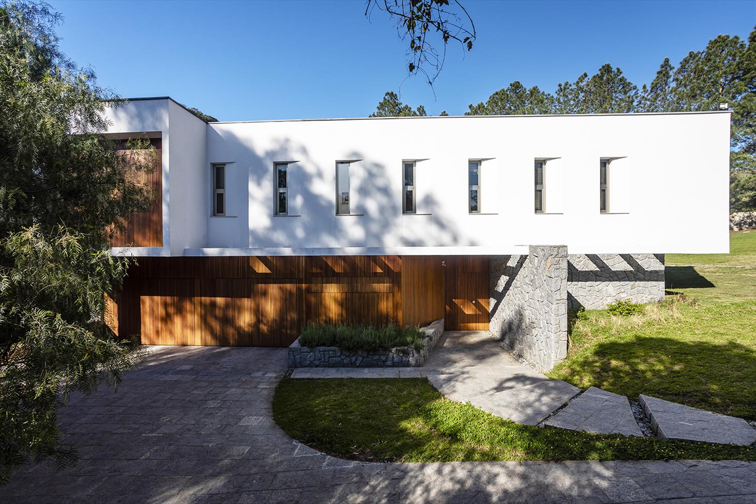 巴西圣玛利亚的现代绿意住宅 · Casa Chácara das Flores-1