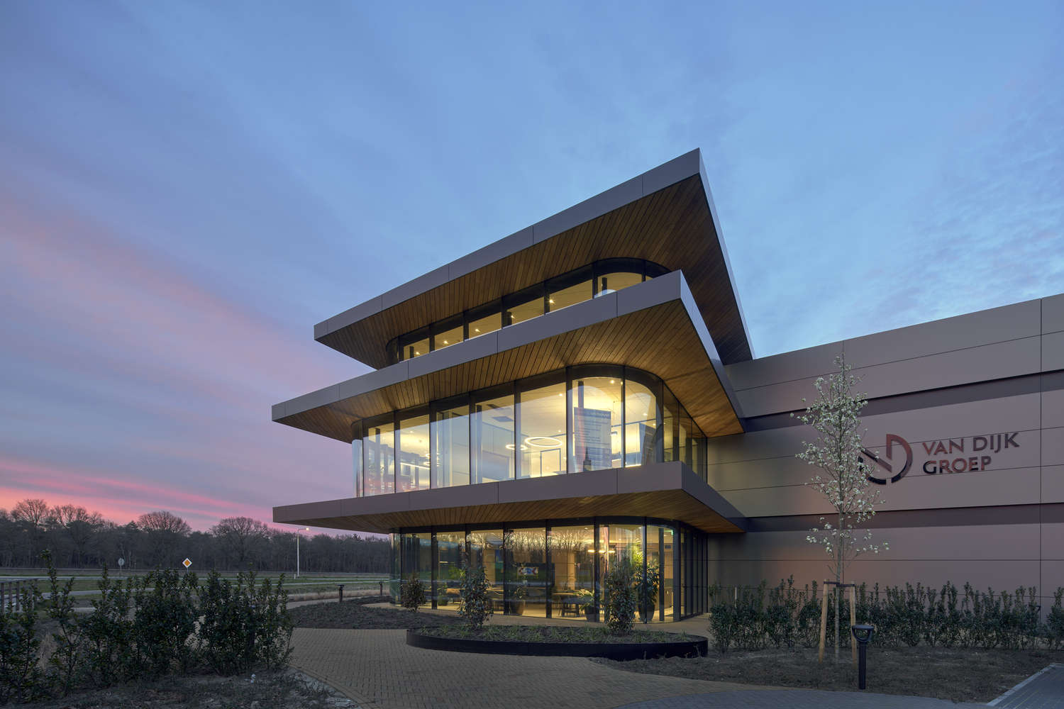 荷兰 VDG 总部大楼,绿色环境中的现代办公空间-18