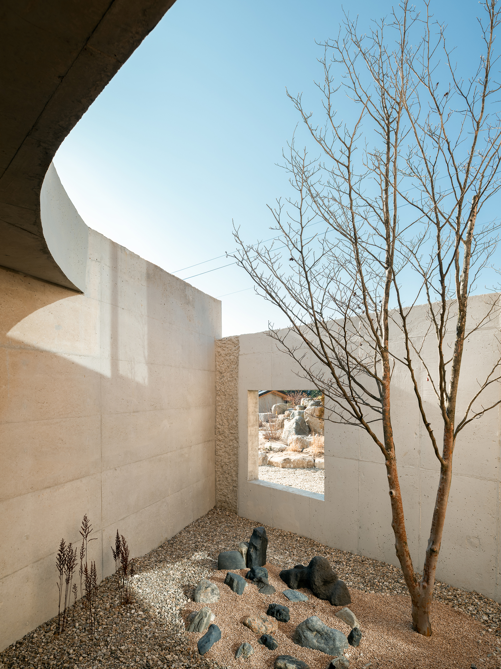 Two Gabled Volumes, One Landscape丨BRBB Architects-20
