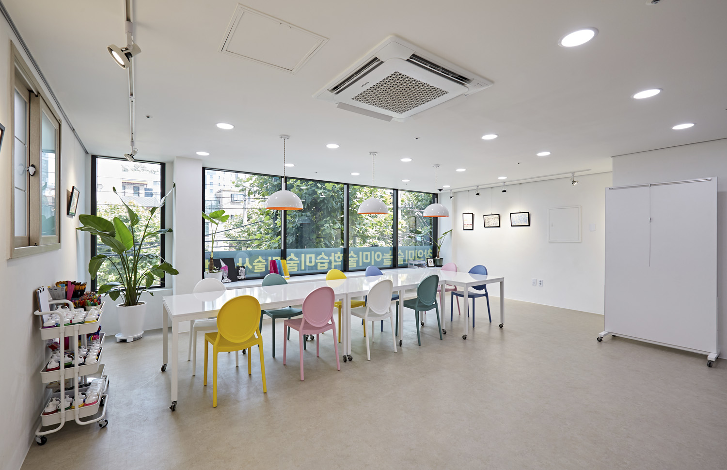 25 平米美术教室，极简白诠释艺术氛围-3