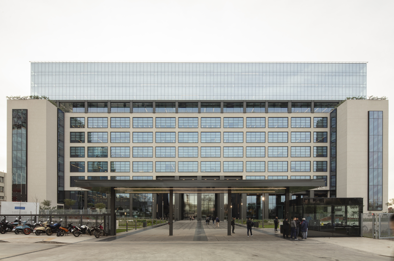 阿根廷 Polo Dot Office Park | Machado Silvetti 将历史建筑翻新为现代办公空间-23