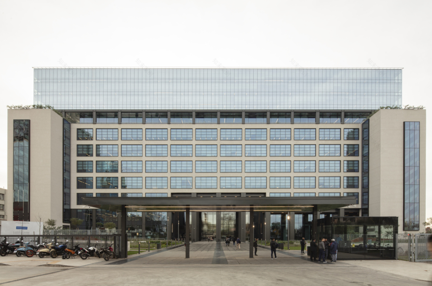 阿根廷 Polo Dot Office Park | Machado Silvetti 将历史建筑翻新为现代办公空间-23