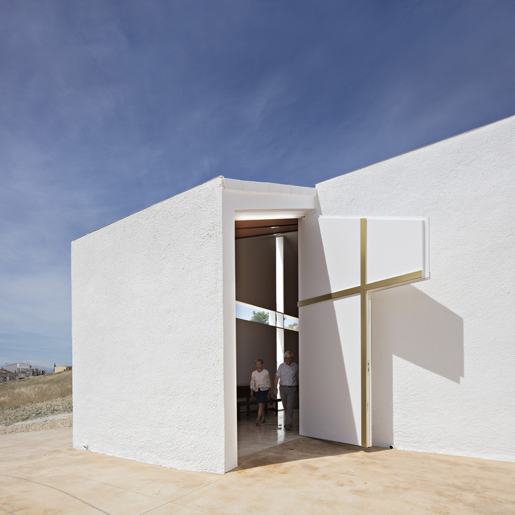 经济实用,融入历史与宗教的乡村教堂设计-9