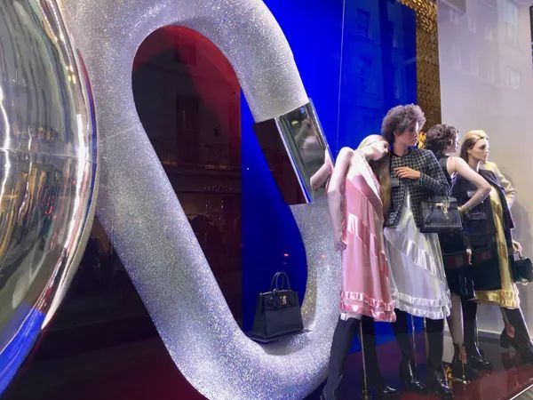 2017年9月伦敦街边秋冬季橱窗设计-34