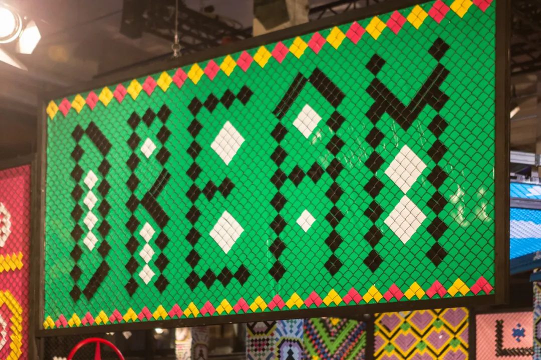 梅赛德斯奔驰 Vision EQS 与比利时时装设计师联名设计展丨德国柏林-20