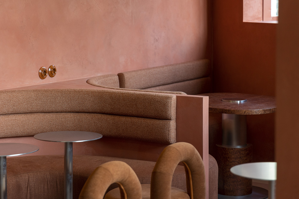 红石咖啡厅 | 卡雅尼的 30 平米极简咖啡天堂-10