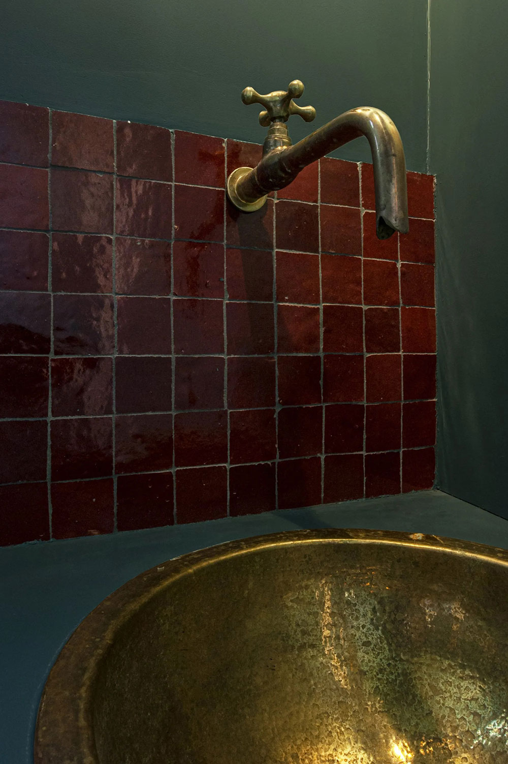 巴黎梦幻两层 Loft 设计，高挑空间与独特书架令人惊叹-20