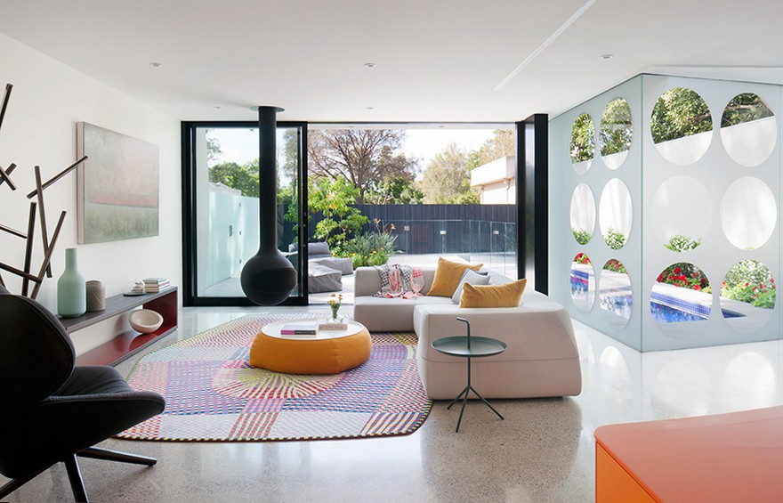 Unconventional House With Elliptical-Shaped Walls That Create New Spatial Perspectives-18