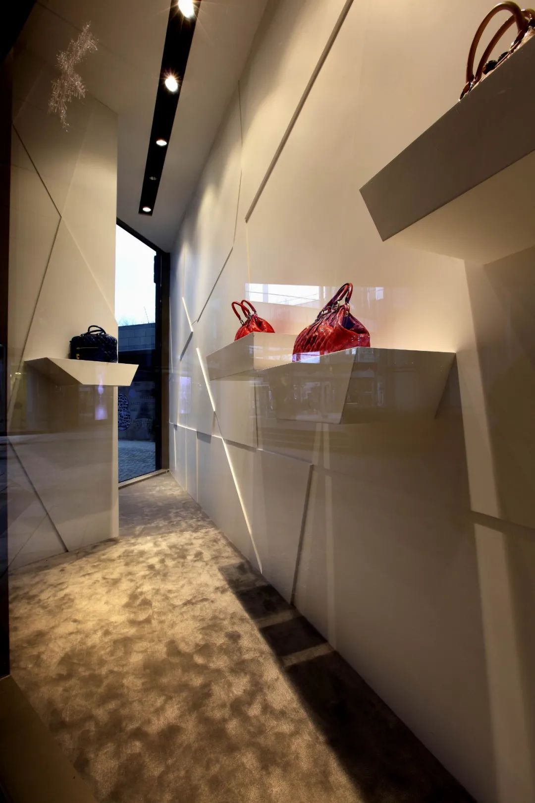 摩登几何,木融设计打造高端奢侈品店-57