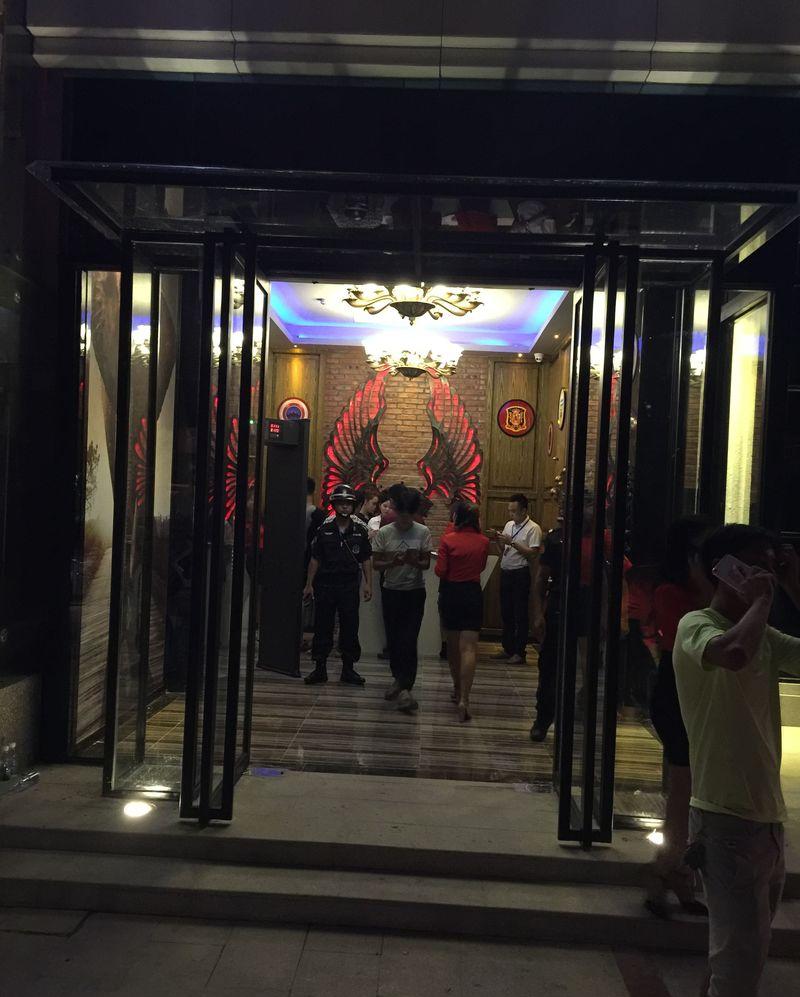 海南昌江呀诺达复古文艺酒吧-3