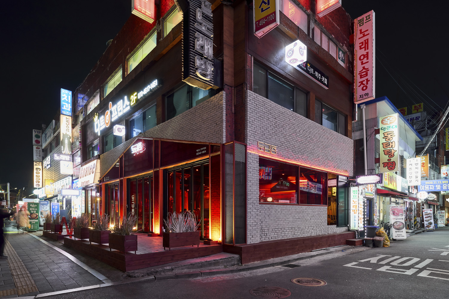 26 平米韩式咖啡厅，明亮灯光营造温馨氛围-11