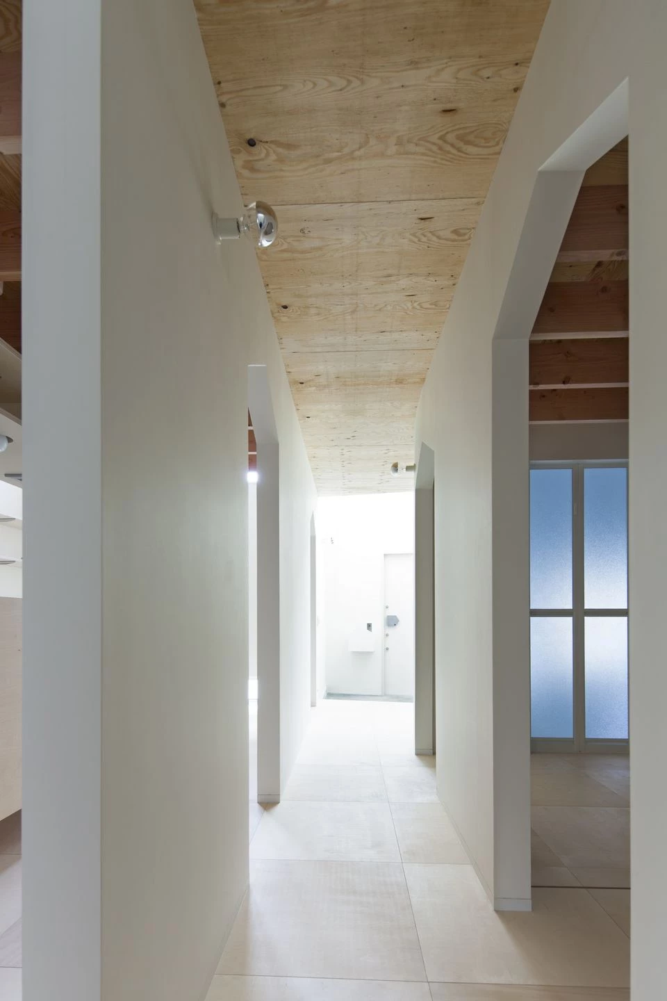 大阪方形住宅中的宁静与活力空间-23