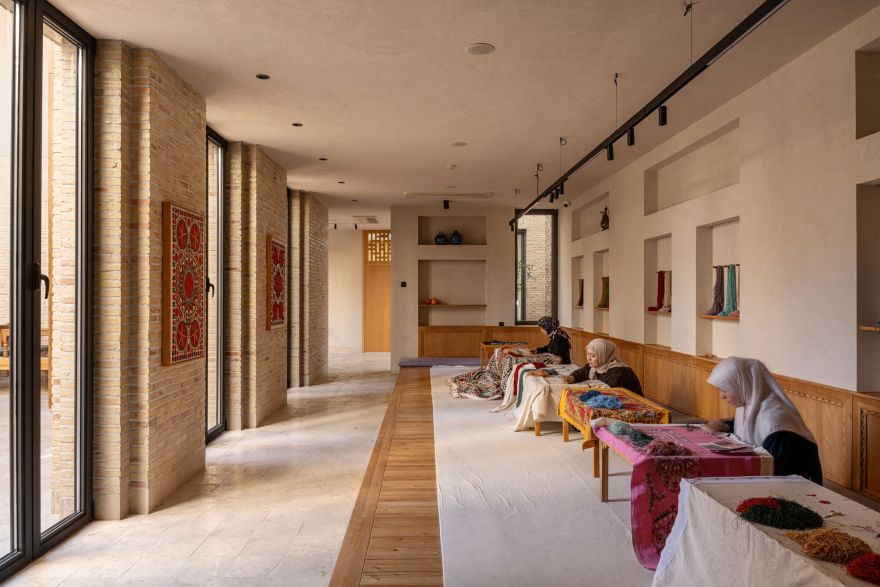 玛迪娜·卡西姆巴耶娃博物馆的苏扎尼刺绣品丨乌兹别克斯坦塔什干丨ARC Architects-29