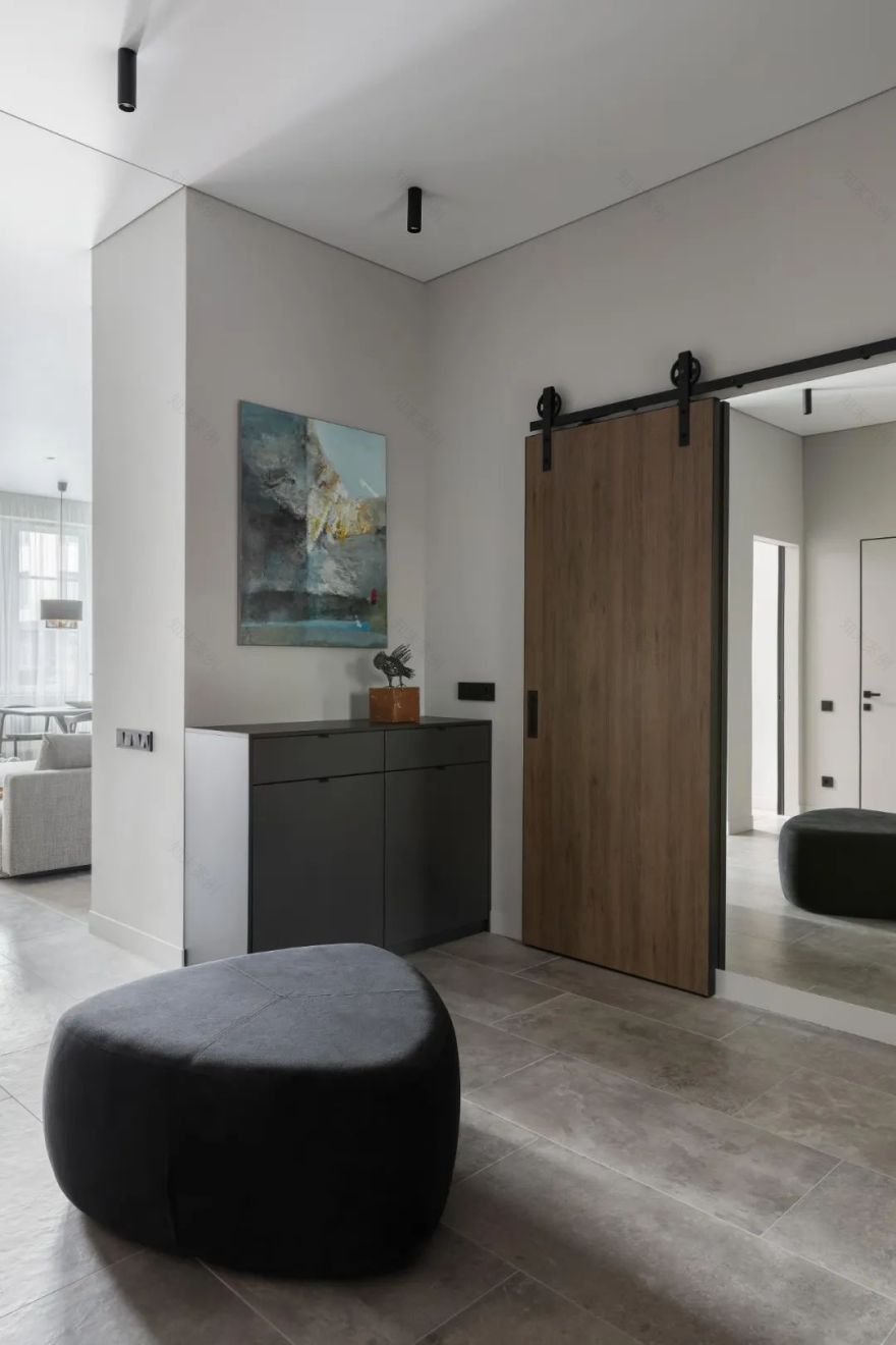 意大利 142㎡简约舒适三口之家丨Angelina Gladkova 和 Maxim Salasin-18