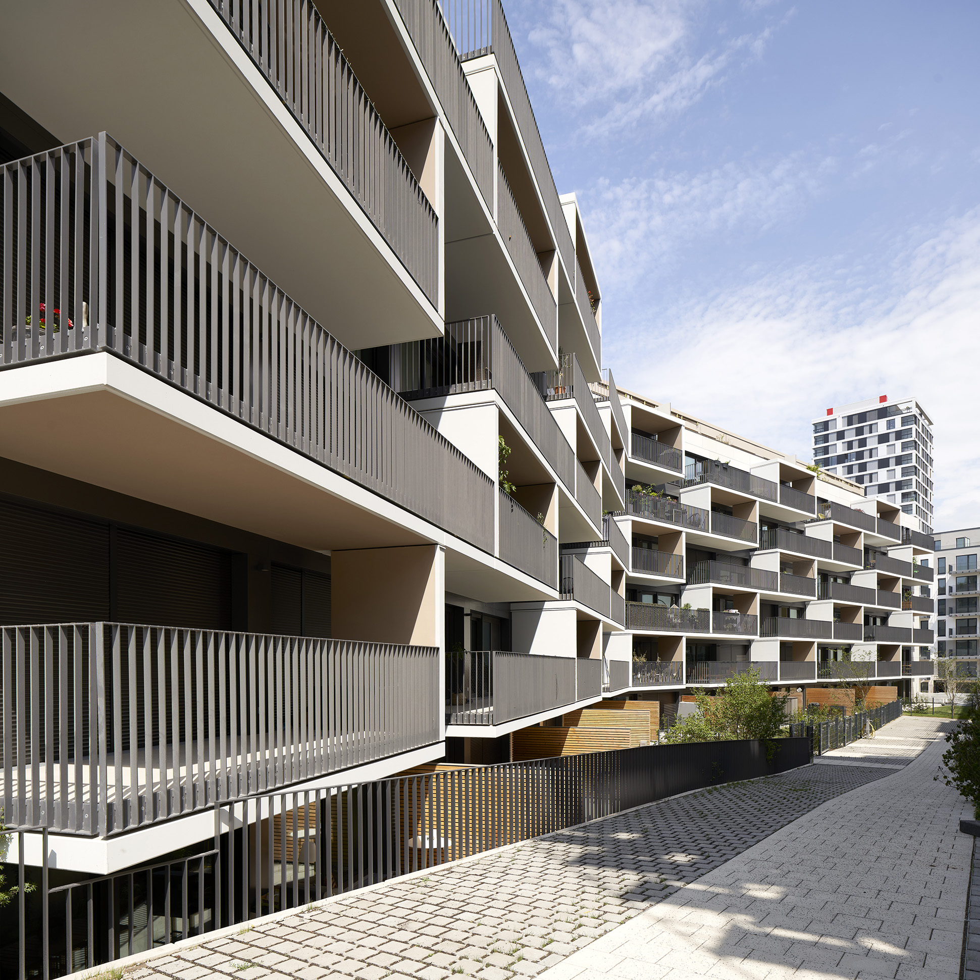 五月生活 + 五月办公 – 克雷辛斯（注：若KRESINGS有特定背景含义，此音译可能不准确） 丨德国斯图加特-5