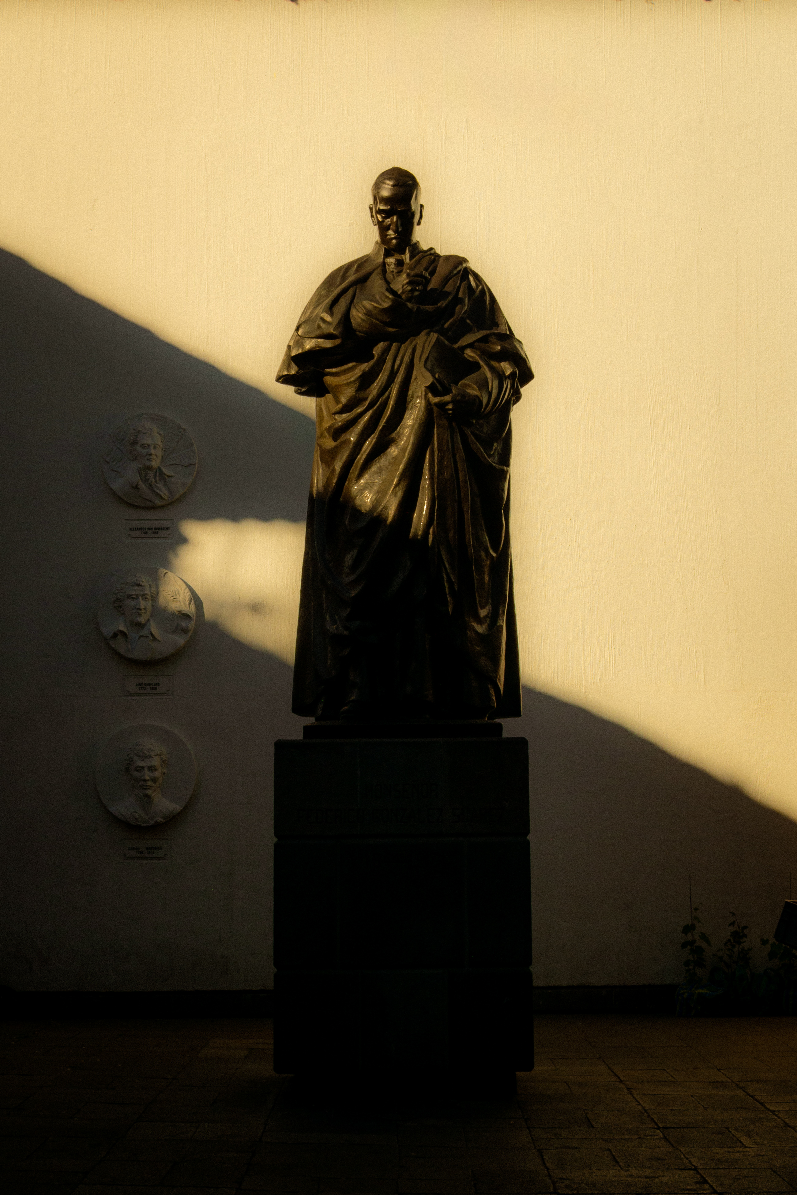 Caminata solitaria por el centro histórico de Quito-5