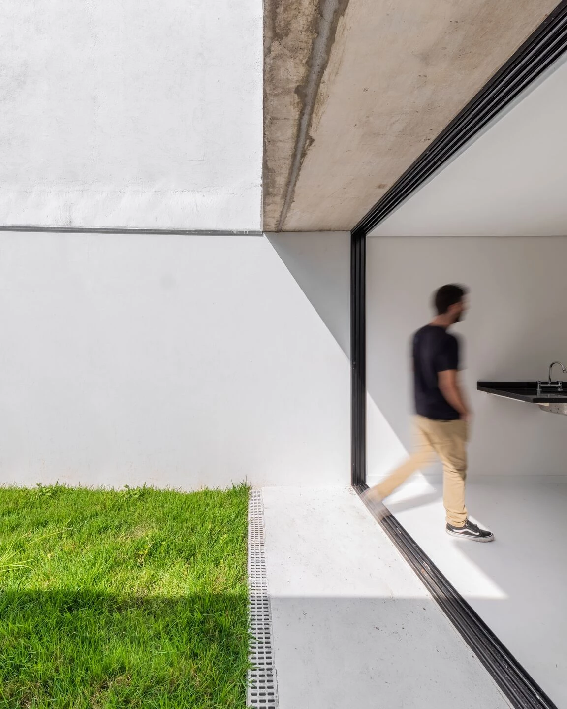 巴西 Vila Leopoldina House | 简约灵动的三层私人住宅-15