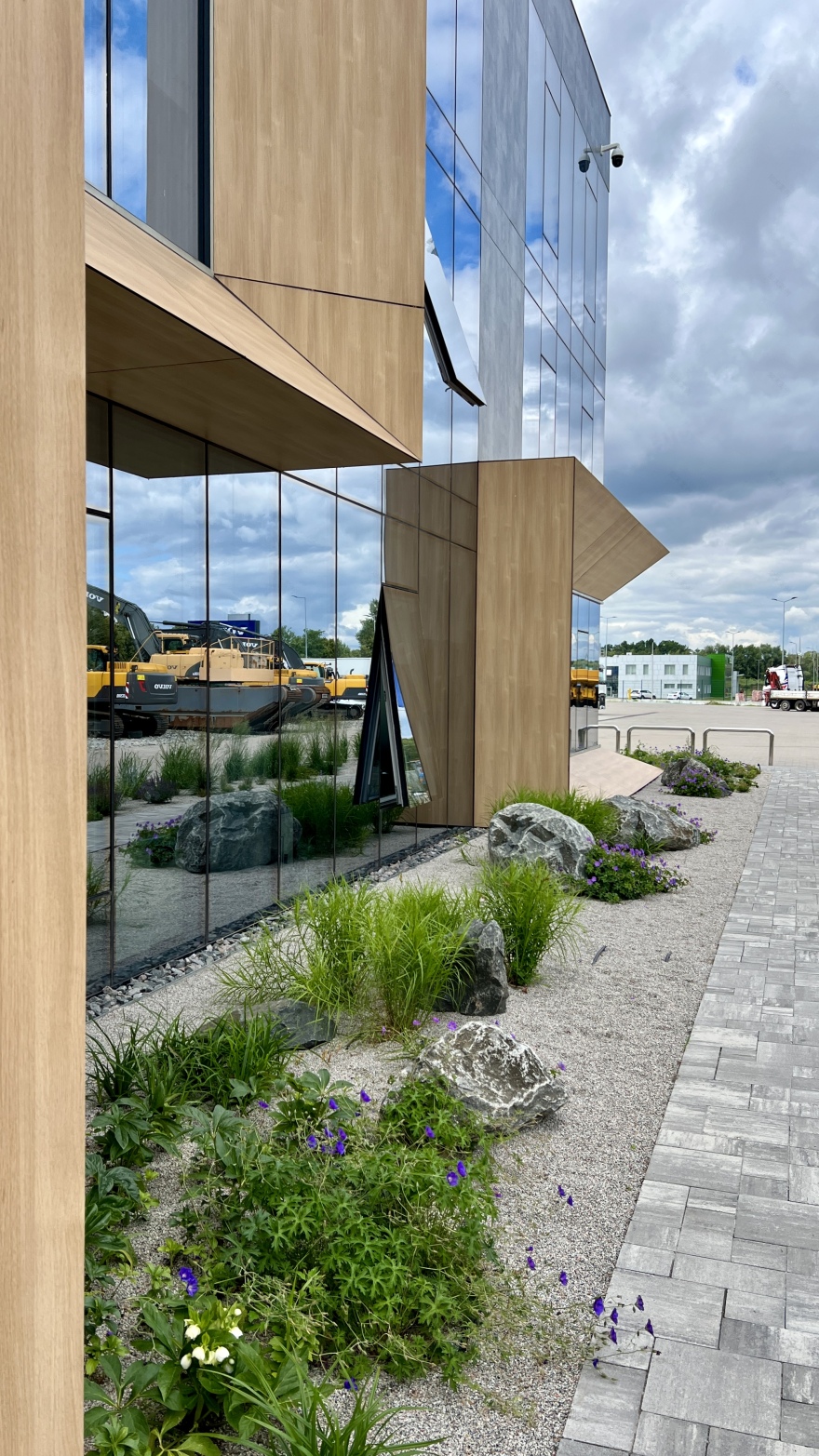 Volvo Construction Equipment Flagship-24