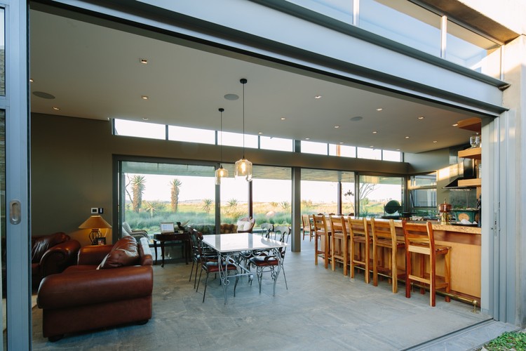 南非约翰内斯堡脊柱墙住宅——现代与自然的完美融合-16