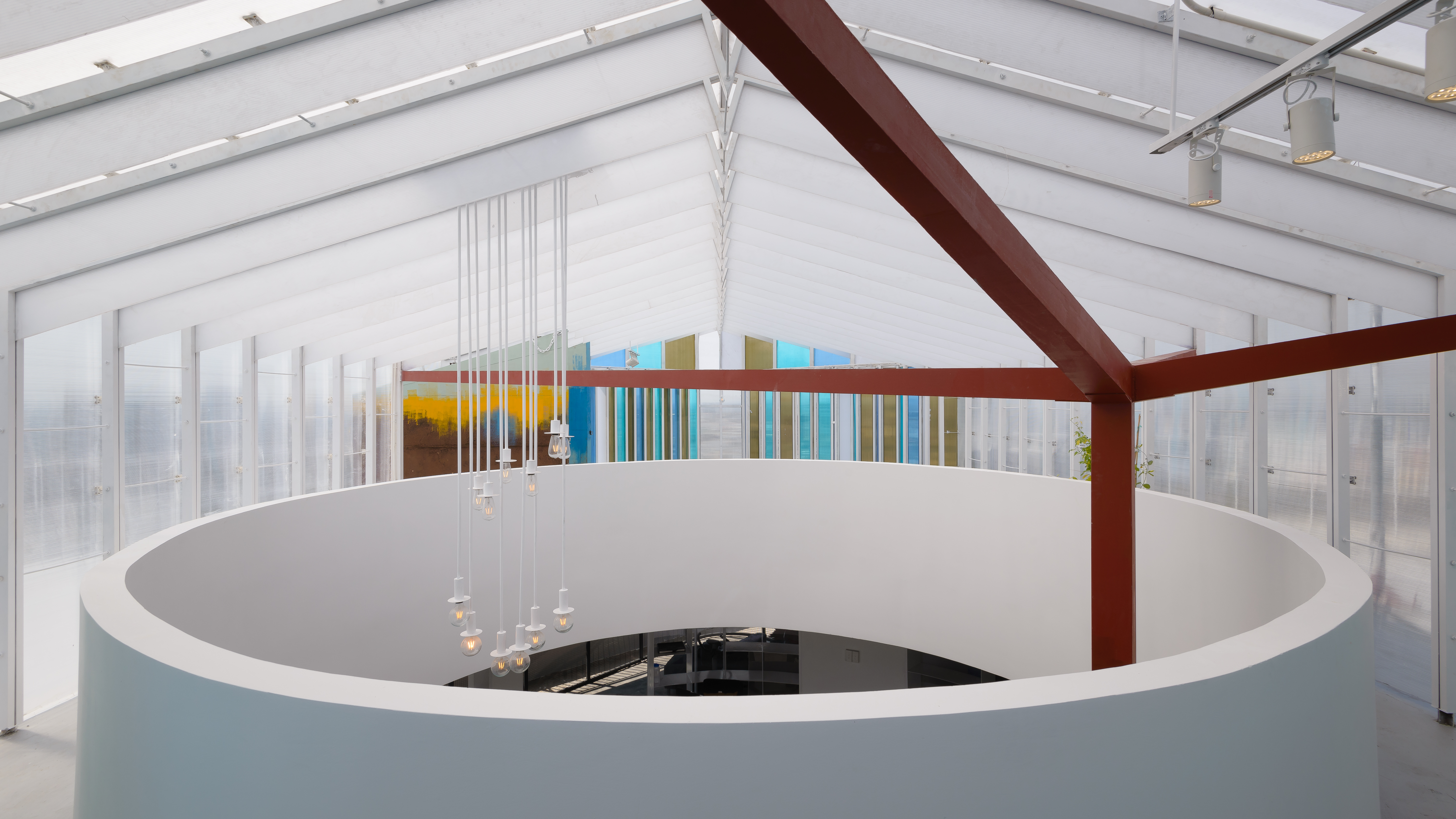 浪漫色彩的女性专属办公空间-12