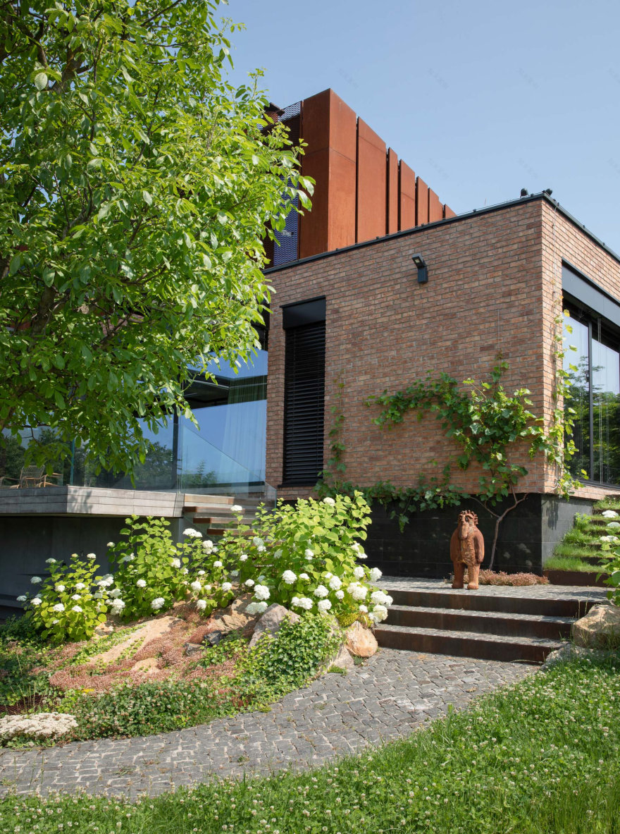 MRIIA 之家
注:由于MRIIA不是常见词汇,不清楚其确切含义,这里按照原文保留其形式进行翻译 丨乌克兰基辅丨MAKHNO Studio和Illia Tovstonog-32