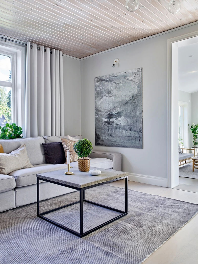 瑞典年轻家庭打造白色夏日小屋，自然与现代的完美融合-13