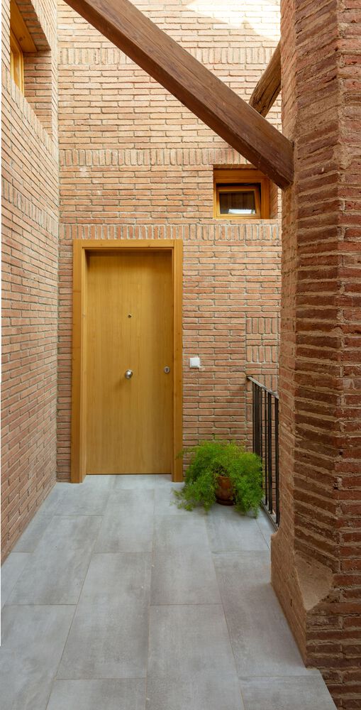 西班牙 Sant Esteve de Palautordera 老舞厅改造公寓楼-36