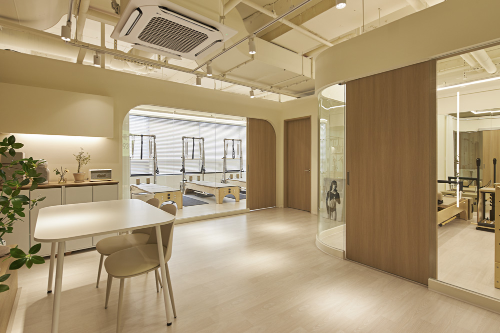 白色与木质，打造高级设计感的 26 平米小空间-2