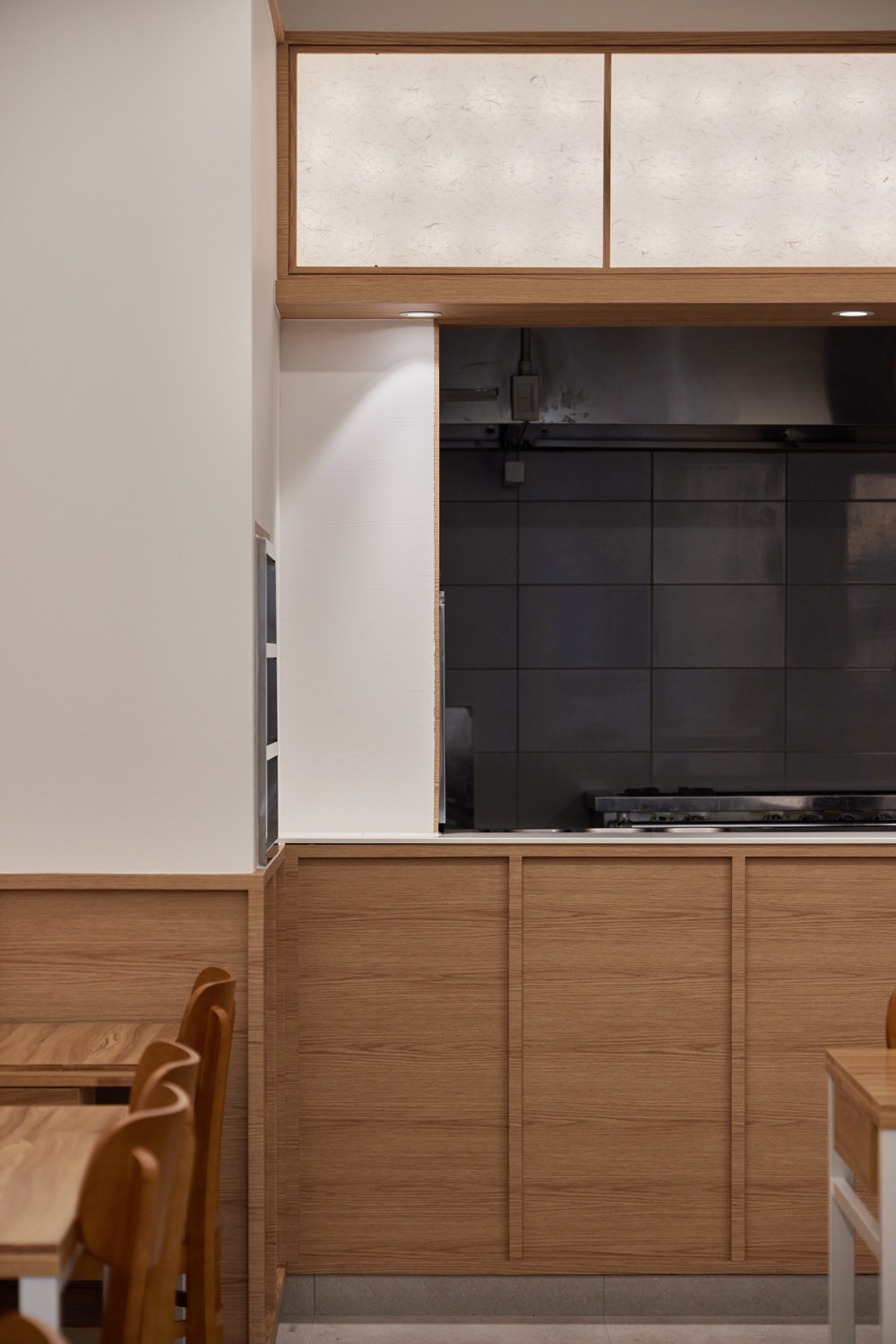 白色与木质，打造 16 平米简约舒适的小型家居空间-15