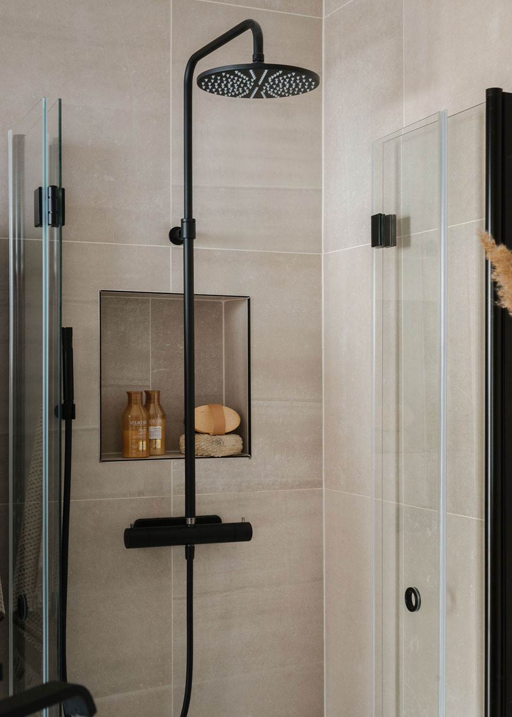 北欧风格瑞典公寓，温馨明亮的湾窗设计-30