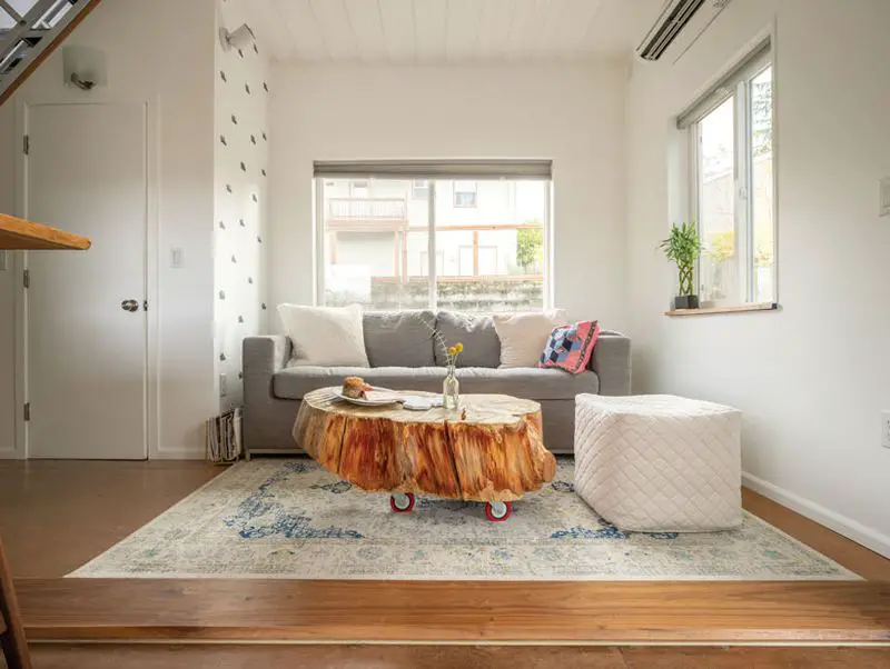 美国女子打造 100m²集装箱房屋，独特设计引人注目-2