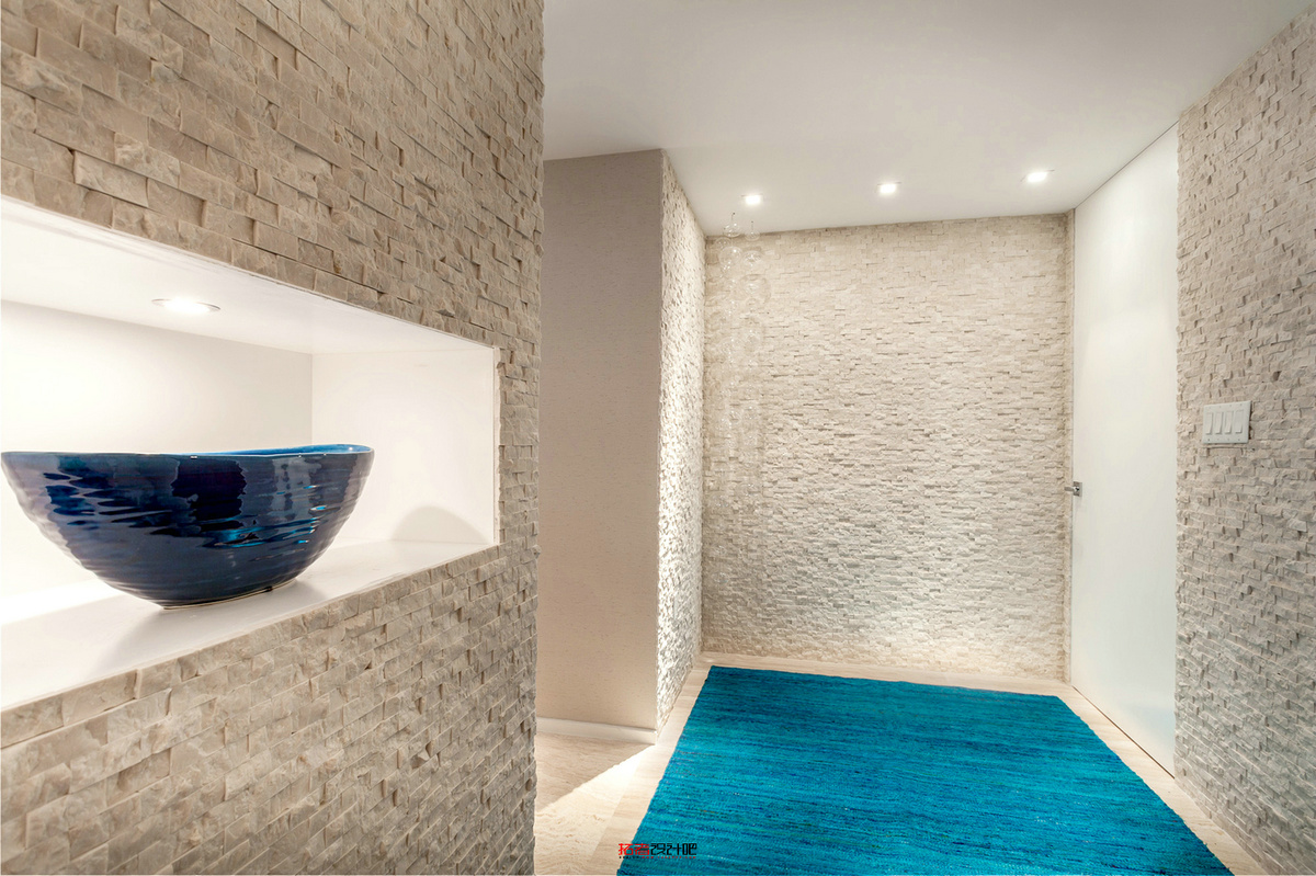 2id Interiors——200 Ocean Drive                     -19