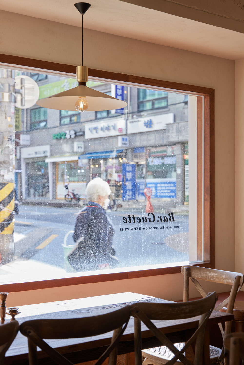 13 坪欧式风咖啡厅，白色&木质调氛围营造-12