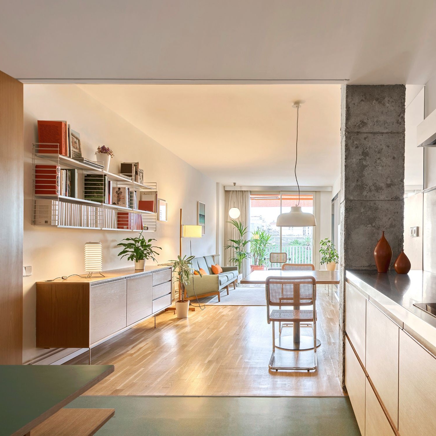 巴塞罗那 90 平米狭小公寓的现代主义改造-0