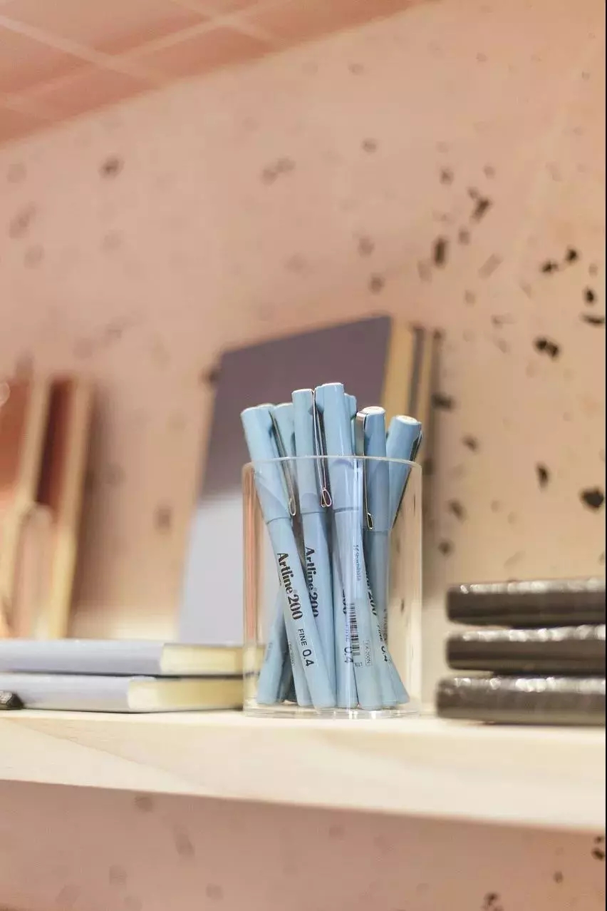 伦敦粉色货柜文具店 设计独特引人入胜-8