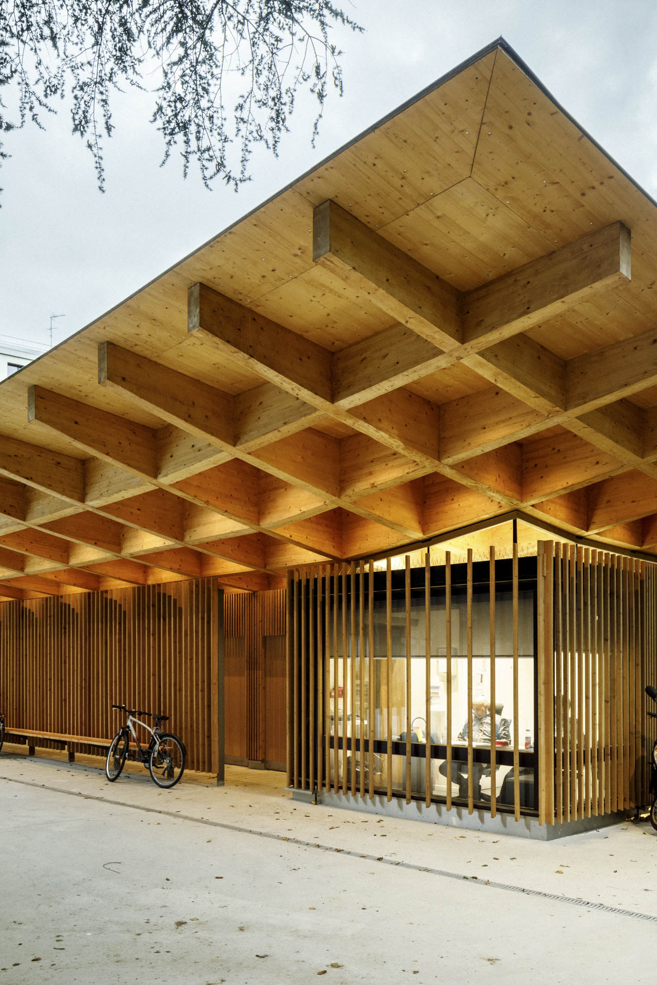 巴黎附近体育建筑丨法国巴黎丨Explorations Architecture-24