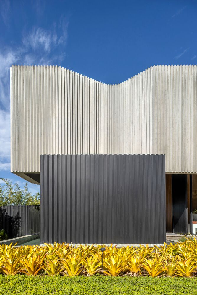 Leo Romano 的优雅 pleated House-39