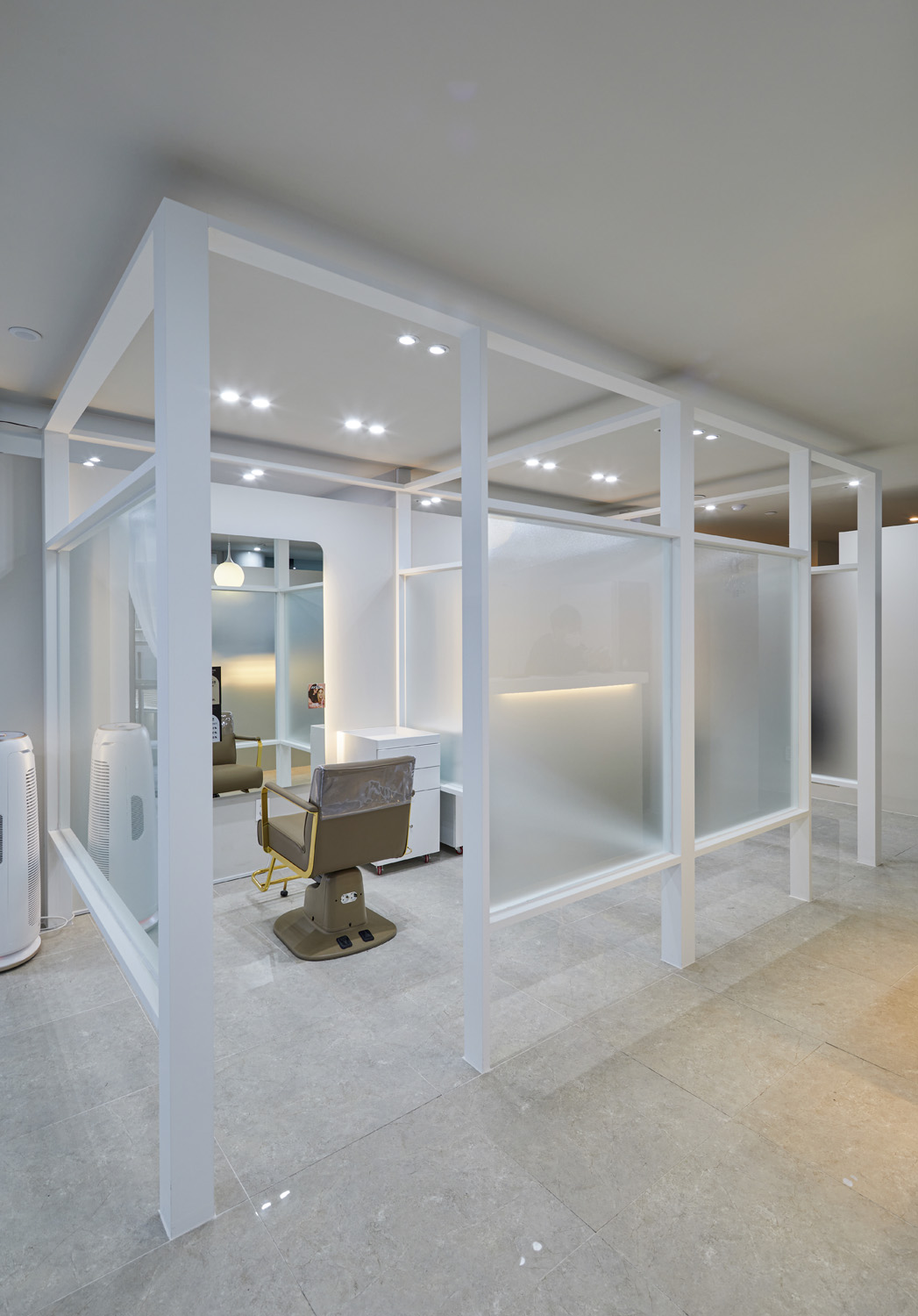 30 平米极简美容院，现代风格的魅力展示-8