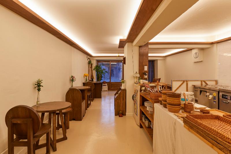 幸福空间 | 明亮温馨的 12 坪咖啡厅设计-8