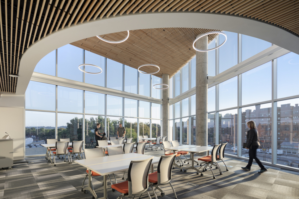 摩尔鲁布尤德尔与文艺复兴 3 建筑师共同打造卡内基梅隆大学商学院大卫·A·特普 quadrangle-14