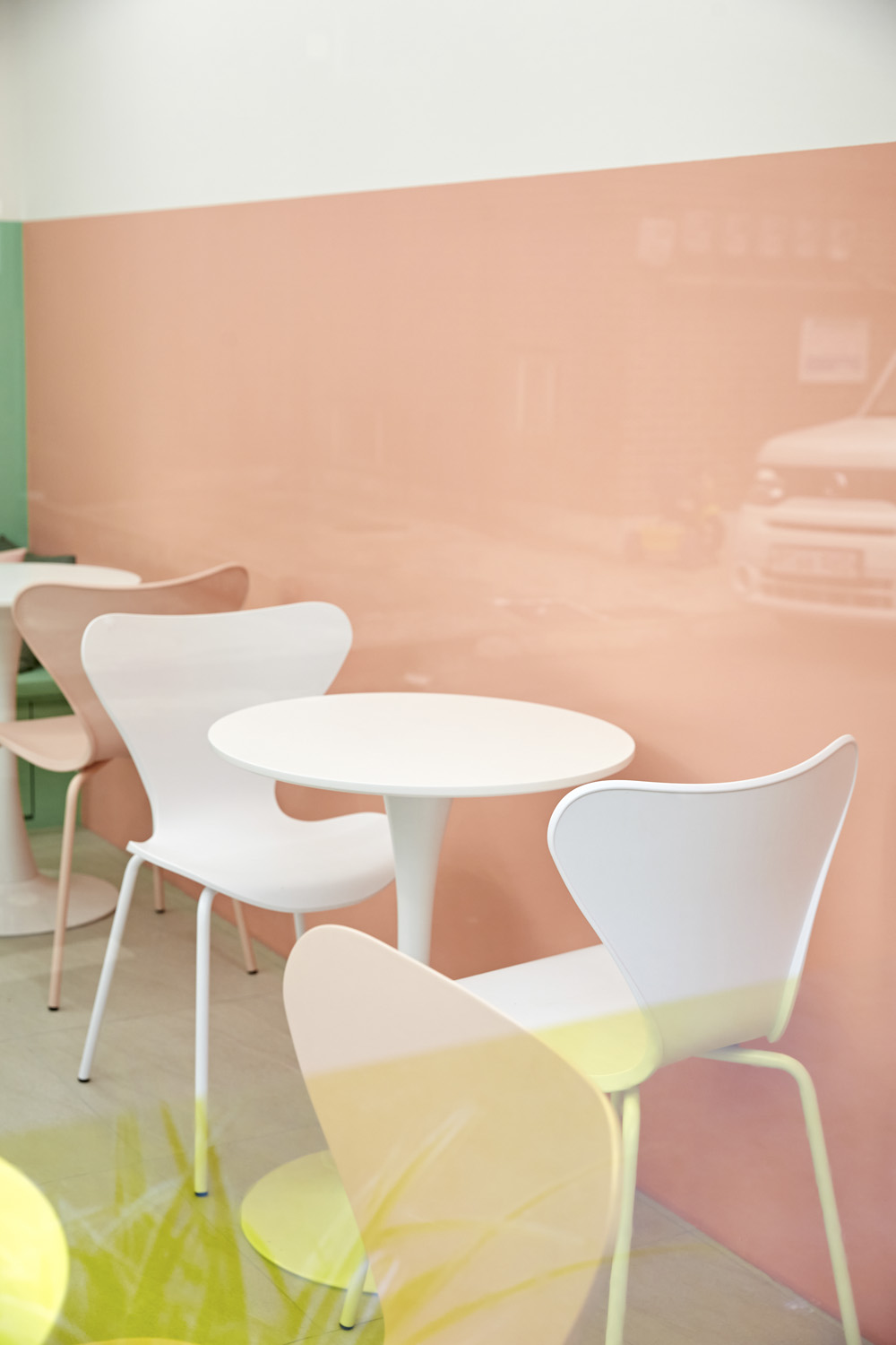 春日粉绿小馆 | 7 坪空间里的温馨咖啡馆设计-10